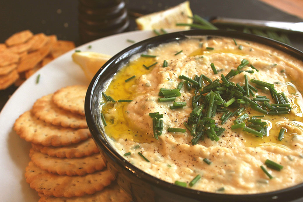 Yummy white bean & garlic dip with lemon and chives