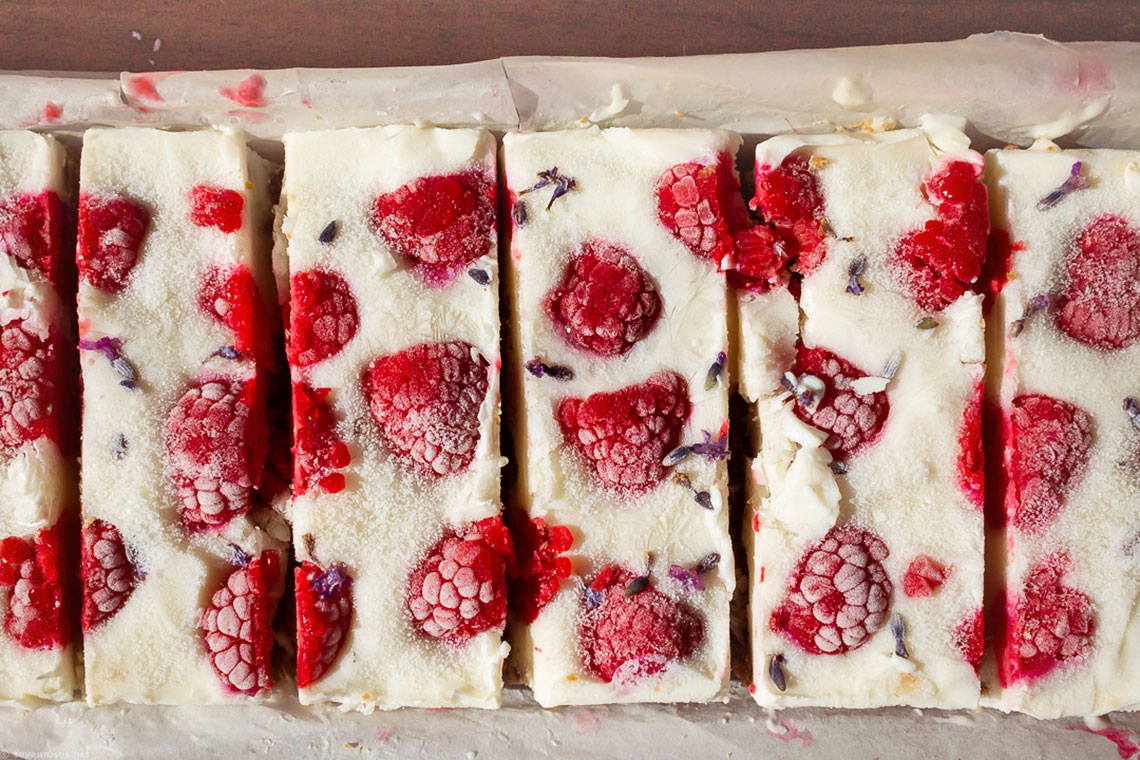 A frozen treat for hot summer days: healthy Vegan frozen yogurt & raspberries bars