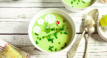 It’s so hot! This refreshing summer zucchini soup is all you’ll want to eat.