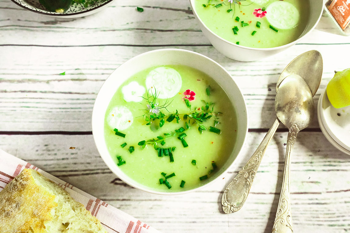 It’s so hot! This refreshing summer zucchini soup is all you’ll want to eat.